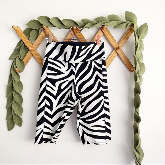 Redemption Athletix Black and White Print Legging/shorts - Picture 3 of 11